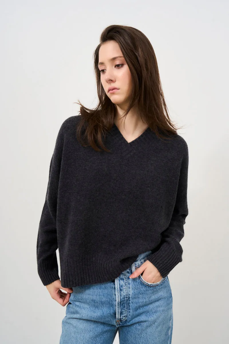 Maglione donna antracite con scollo a V