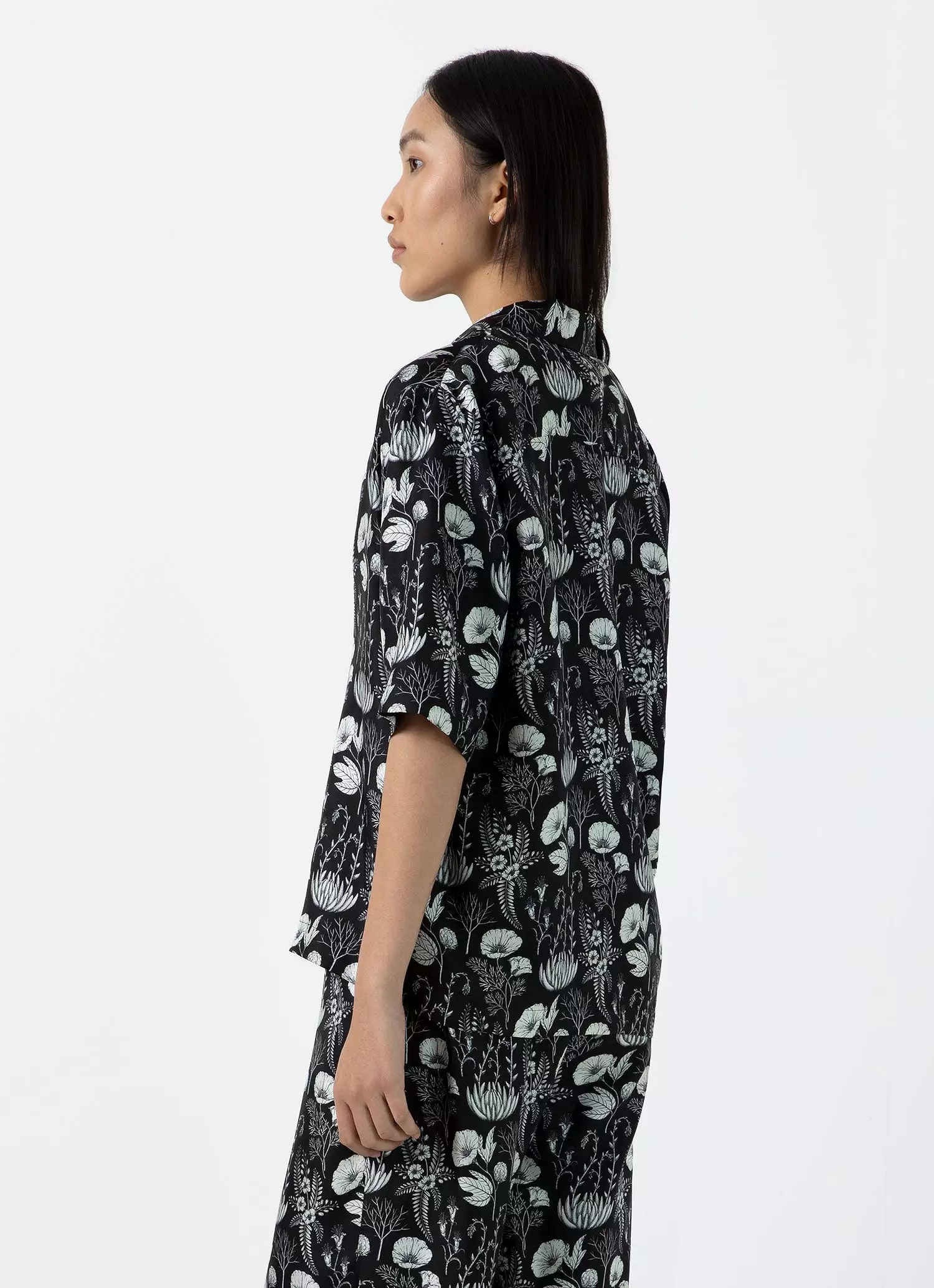 Women's Silk Leaf Print Camp Collar Shirt in Black